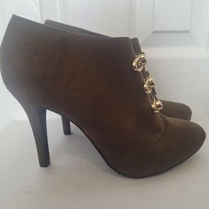Eva & Zoe size 9.5 ankle boots 4 inch heels